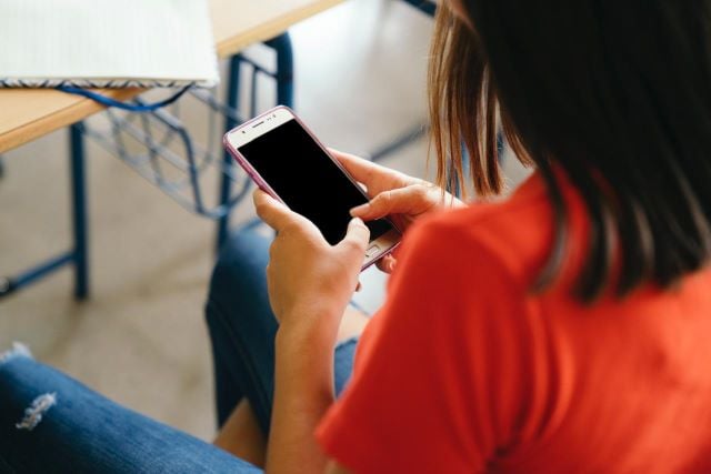 n4aFebuY-celular-educacao