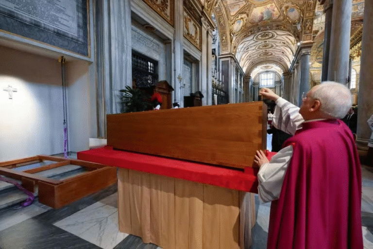 sepultamento-papa-francisco-foto-vaticano-media