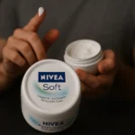 0VMxVbVJ-Hidratante-multifuncional-Nivea-Soft