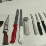 2BpQ5vg5-Garfo-pente-tesoura-prego-isqueiros-veja-materiais-apreendidos-pela-Policia-Militar-nos-portais-de-acesso-da-Micareta2-1024x768-1