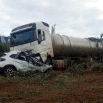 Bombeiros-resgatam-corpo-de-motorista-das-ferragens-de-veiculo-apos-batida-com-carreta-na-BR-1161