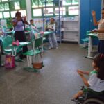 Estudantes-surdos-da-rede-municipal-aprendem-Libras-e-contam-com-interpretes-Foto-Milena-Brandaojpg2_