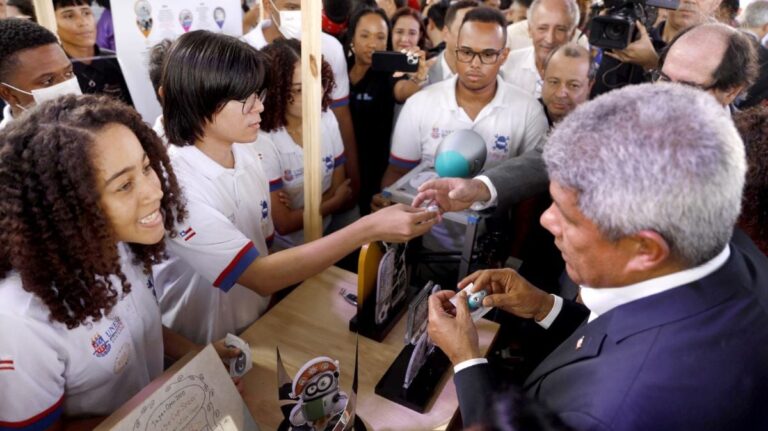 Lancamento-acoes-voltadas-ao-fortalecimento-da-educacao-cientifica-nas-escolas-baianas-Fotos-Matheus-LandimGOVBA-6