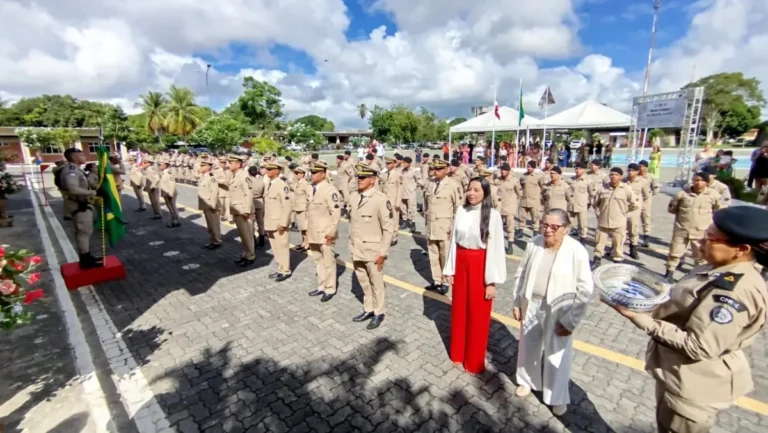 LmxhexMs-Cristiane-Franca-recebe-honraria-da-PMBA
