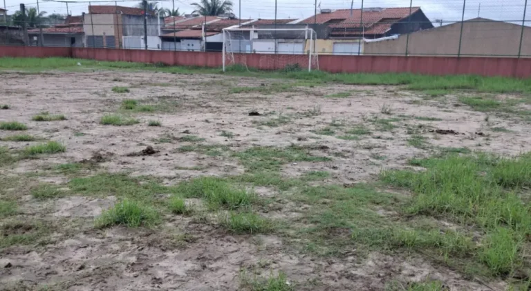 OUCcUzNt-Campo-de-futebol-no-bairro-Conceicao-ft-paulo-jose-acorda-cidade7