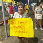 OX2Xg49O-Dona-Maria-celebra-84-anos-na-Micareta-2025-ft-Gabriel-Goncalves-acorda-cidade