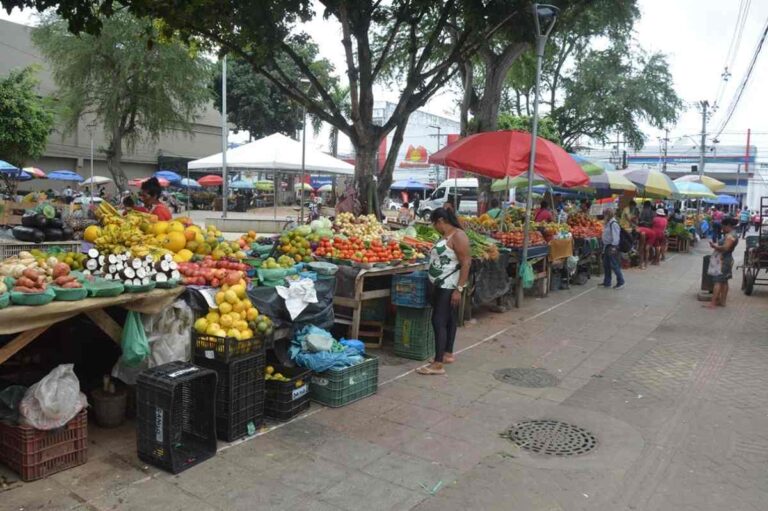 Prefeito-anuncia-licitacao-para-aquisicao-de-novas-barracas-para-feiras-da-Marechal-e-Bernardino-Bahia