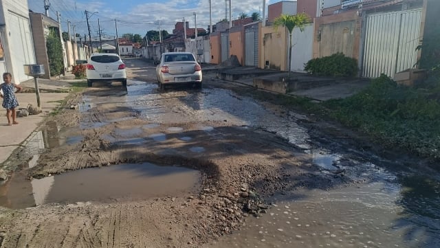Rua-Rio-Verde-no-bairro-Conceicao-ll-em-Feira-de-Santana-lama-esgoto-falta-de-drenagem-ft-paulo-jose-acorda-cidade2