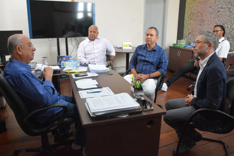 Visita-do-Secretario-de-Cultura-do-Estado-Bruno-Monteiro-ao-Prefeito-Jose-Ronaldo-e-Secretarios-Foto-ACM-2