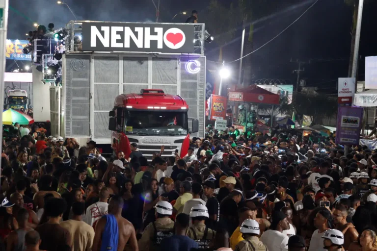 YflJqEv7-Micareta-de-Feira-2025-Nenho-Iasmim-Santos-acorda-cidade4