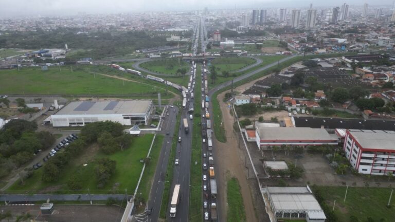 anel-de-contorno-portal-do-sertao-br-324-feira-de-santana-engarrafado-engarrafamento-congestionamento-foto-carlos-silva-acorda-cidade-01