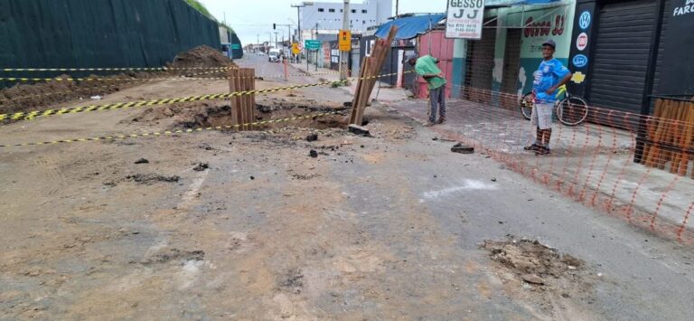 buraco-na-avenida-froes-da-mota-feira-de-santan-foto-paulo-jose-acorda-cidade-00