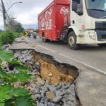 buraco-na-avenida-sergio-carneiro-bairro-santo-antonio-dos-prazeres-feira-de-santana-foto-ed-santos-acorda-cidade01