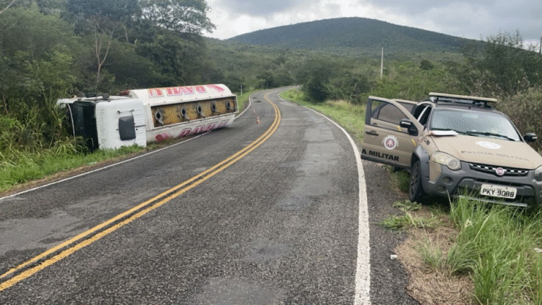 caminhao-tanque-tomba-foto-reproducao