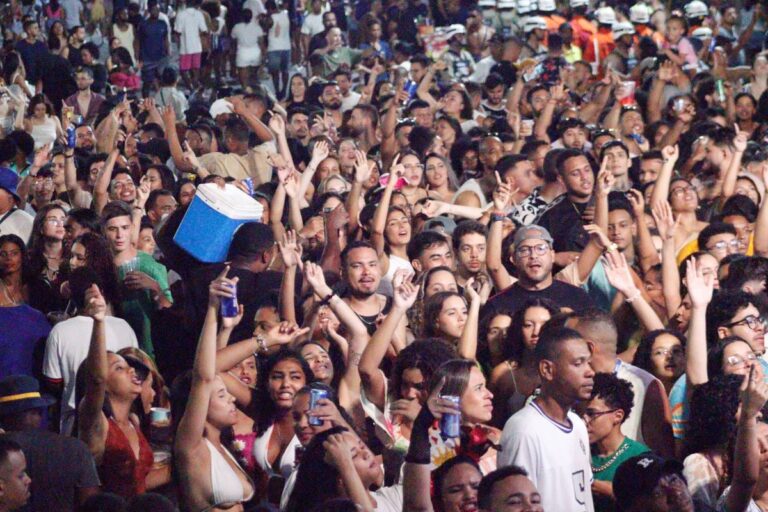 contagem-de-publico-_-multidao-na-micareta-de-feira