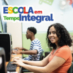 escola-em-tempo-integral-aluno-computador-informatica-foto-divulgacao-