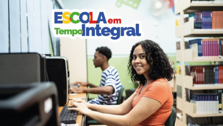 escola-em-tempo-integral-aluno-computador-informatica-foto-divulgacao-