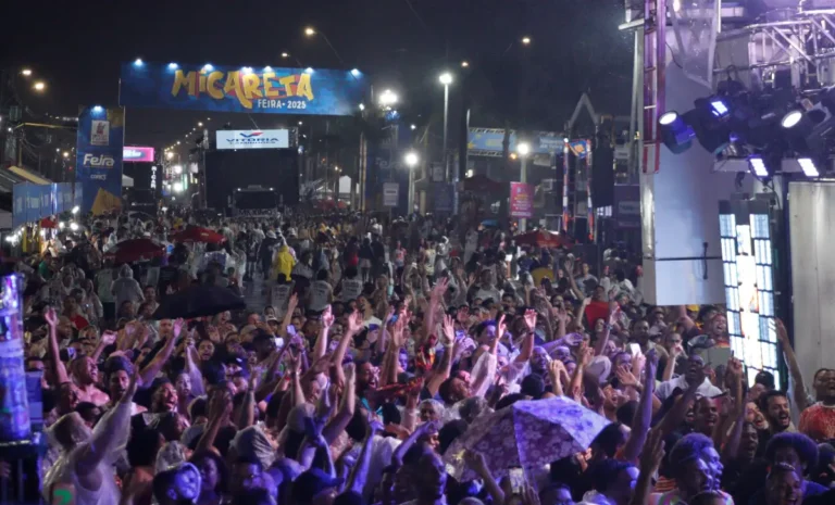 itufLGZs-Micareta-de-Feira-2025-Claudia-Leitte-ft-Kaio-Vinicius-acorda-cidade7