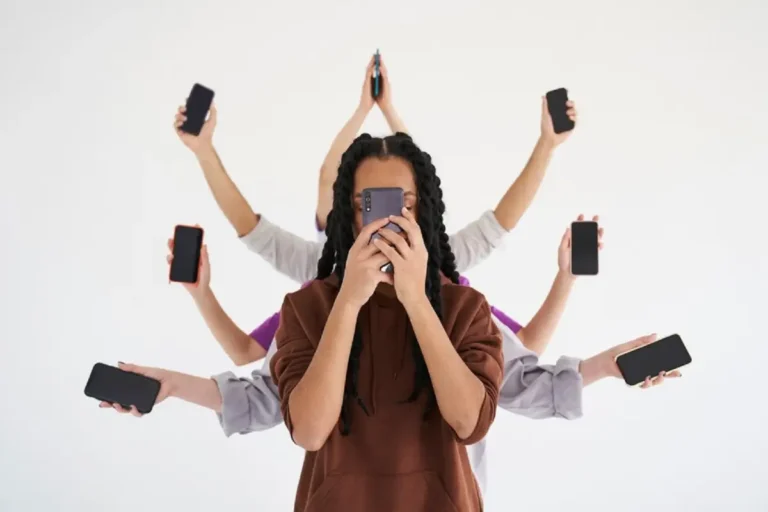 lg0UoWay-redes-sociais
