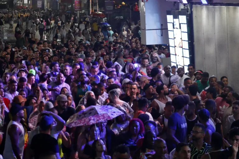 mZQfVhsd-Micareta-de-Feira-2025-Claudia-Leitte-ft-Kaio-Vinicius-acorda-cidade6