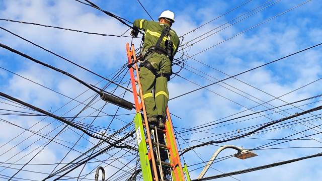 poste-de-energia-eletrica-neoenergia-coelba-foto-ed-santos-acorda-cidade
