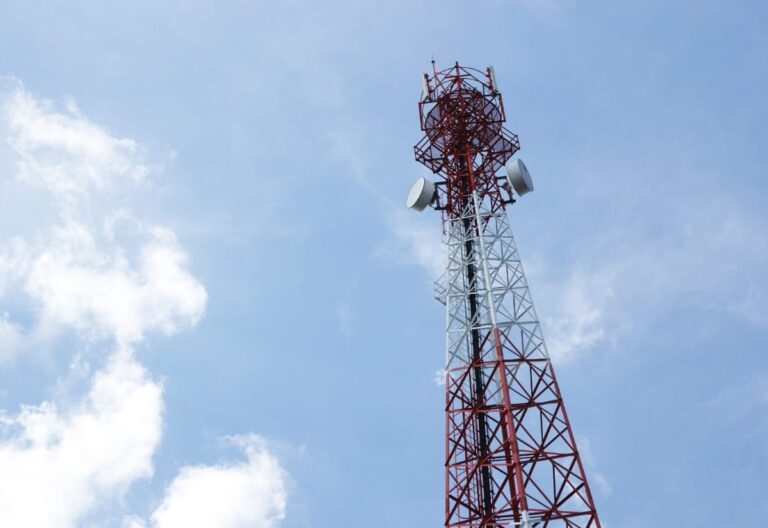 torre_telefonia_foto_freepik