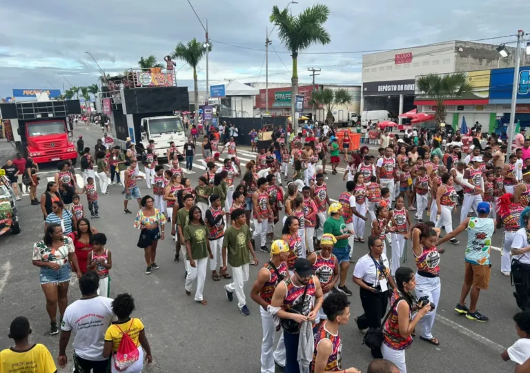 uSitygMp-Micareta-de-Feira-2025-Bloco-de-Capoeira-ft-Jaqueline-Ferreira-acorda-cidade