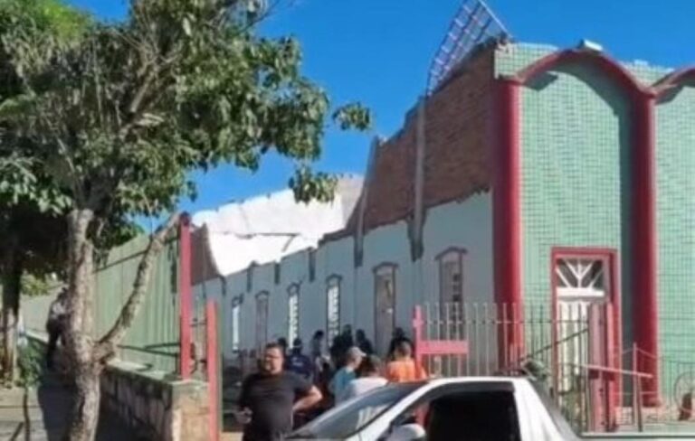 Bombeiros-resgatam-14-vitimas-apos-desabamento-de-igreja-em-Jequie