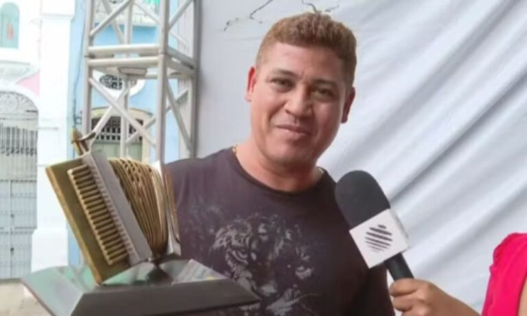 Cantor-Joao-Almeida-relembra-trajetoria-musical-ao-celebrar-Trofeu-Zelito-Miranda-20251