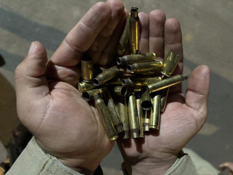 Criminosos-fazem-pichacoes-e-disparam-cerca-de-20-tiros-em-via-publica-de-Feira-de-Santana