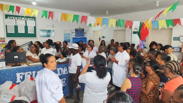 Feira-de-Saude-e-realizada-no-George-Americo-com-distribuicao-de-cestas-basicas-5