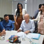 Prefeito-Contrato-Educacao-Caixa-Fotos-Washington-Nery-06-06-25-6
