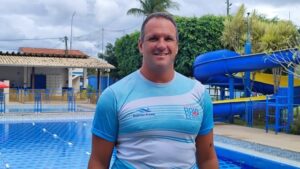 Professor-de-Educacao-Fisica-Rodrigo-Araujo-especialista-em-natacao-ft-ed-santos-acorda-cidade
