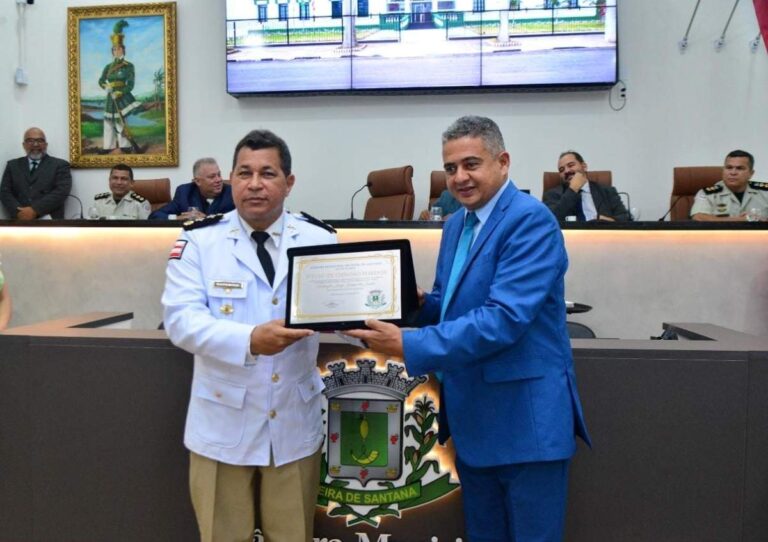 Responsavel-pela-formacao-de-novos-policiais-militares-major-Wellington-Boness-recebe-Titulo-de-Cidadao-Feirense