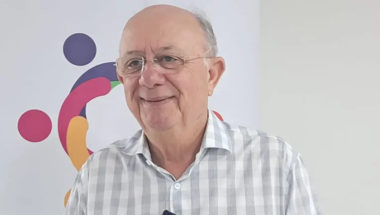 SBVzGgb2-prefeitura-firma-novo-convenio-com-ACBEU-para-ampliar-ensino-de-ingles-na-rede-municipal-Ney-silva-acorda-cidade2