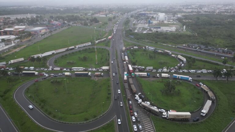 anel-de-contorno-portal-do-sertao-br-324-feira-de-santana-engarrafado-engarrafamento-congestionamento-foto-carlos-silva-acorda-cidade-02