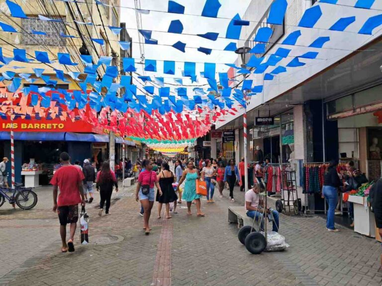 comercio-tem-movimento-intenso-nas-ruas-e-nas-lojas-de-calcados-e-confeccoes-no-sao-joao2