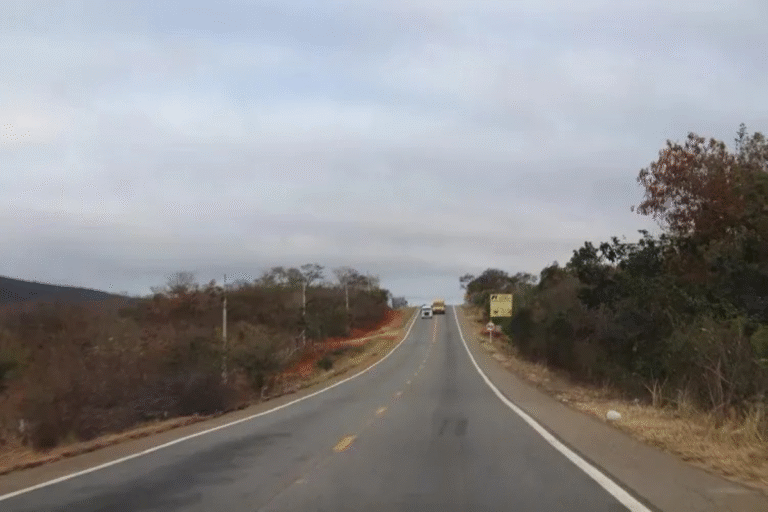 estrada-foto-reproducao-achei-sudoeste-riacho-de-santana-br430