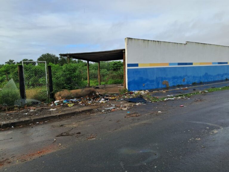 lixao-ao-lado-de-escola-municipal-adenil-falcao-bairro-rima-dulce-feira-de-santana-foto-ney-silva-acorda-cidade