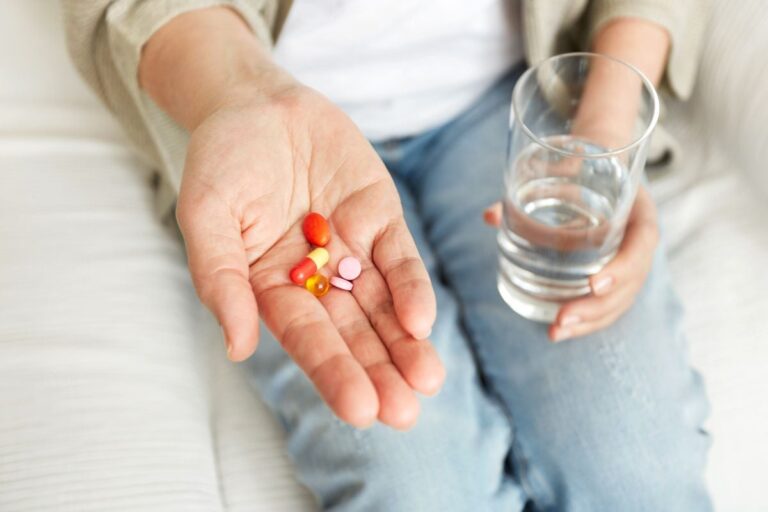 medicacao-remedios-comprimidos-foto-freepik