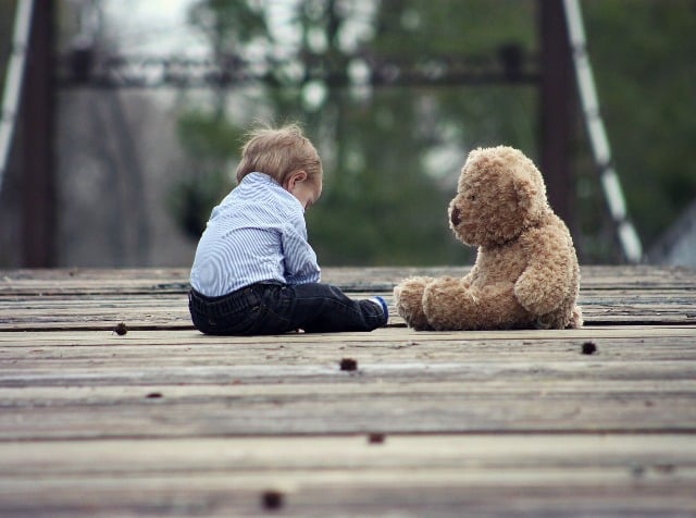 menino-crianca-autismo-autista-foto-Cheryl-Holt-por-Pixabay
