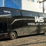 onibus-em-frente-a-hotel