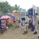 policia-militar-entrega-agasalhos-em-Feira-de-Santana