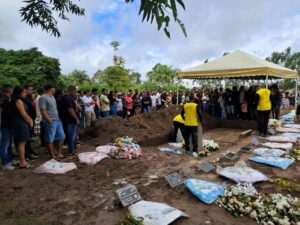 sepultamentodepaiefillho_descargaeletrica_neysilva_acordacidade-5