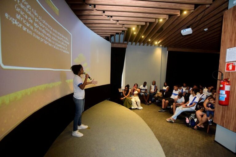 Black-XP-BootCamp-Feira-de-Santana-capacita-jovens-negros-e-indigenas-a-criarem-games