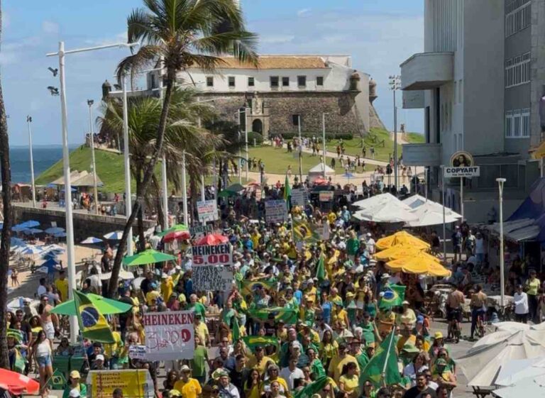 Diego-Castro-volta-a-defender-anistia-a-presos-do-8-de-janeiro-em-ato-na-Barra