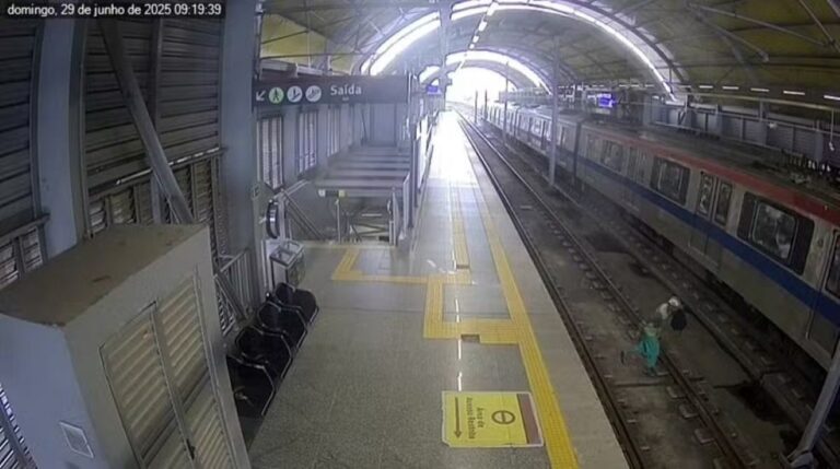 Homem-ficou-preso-entre-metro-e-plataforma