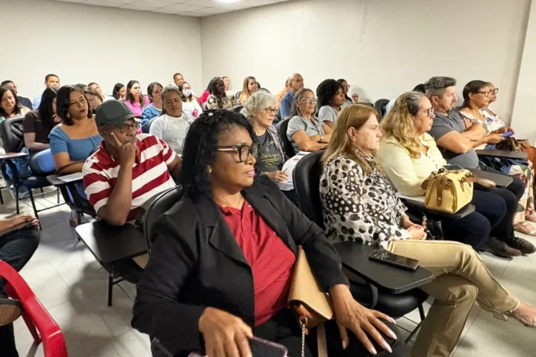 Palestra-sobre-saude-mental-no-trabalho-Foto-Renata-Leite-7