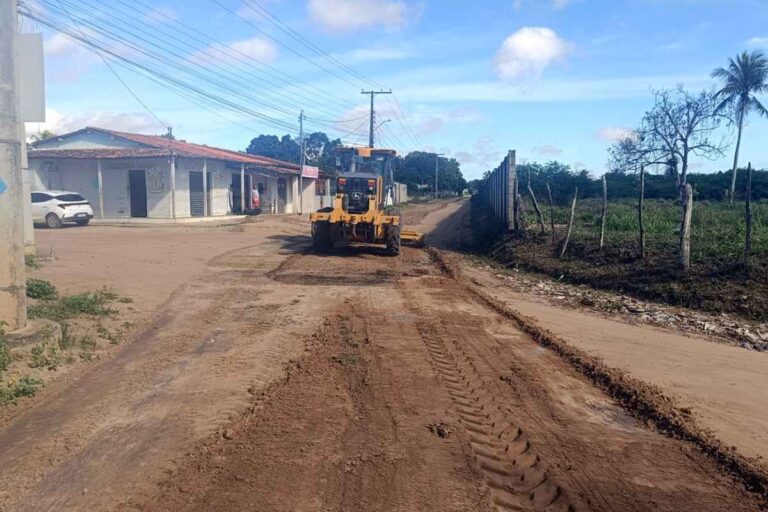 Patolamento-de-estradas-em-Bomfim-de-Feira-Foto-Divulgacao-soma