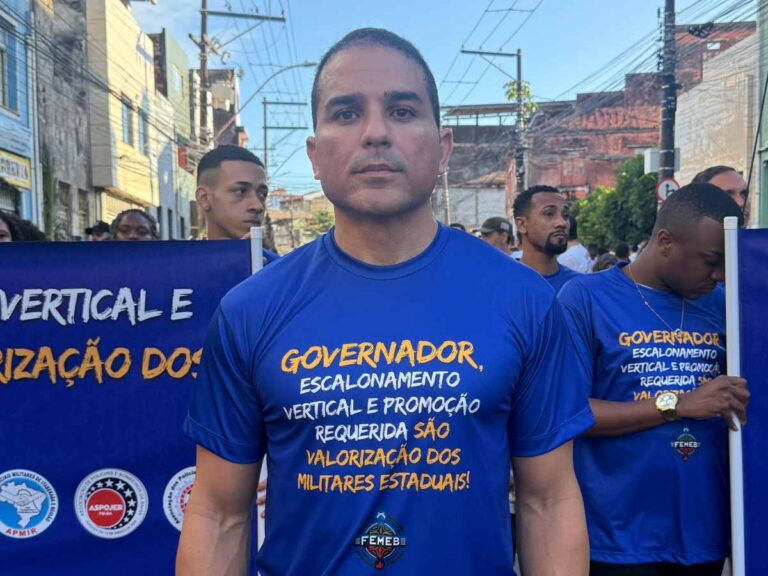 Policiais-e-bombeiros-realizam-Marcha-pela-Valorizacao-no-2-de-Julho-em-Salvador